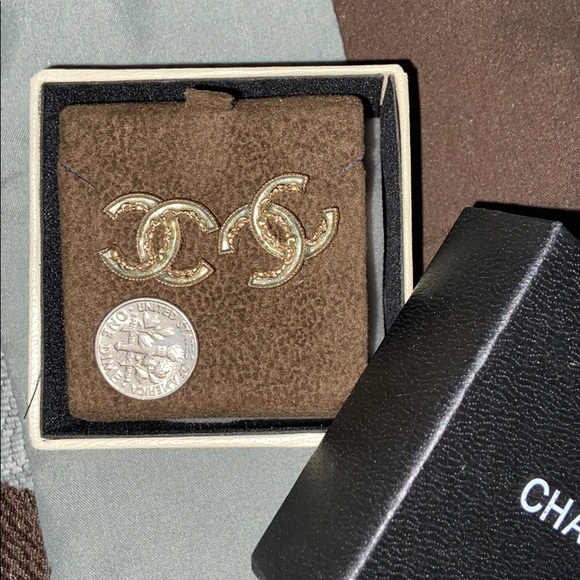 Chanel cc earrings- Sold!🌟🌟🌟 - Picture 2 of 12